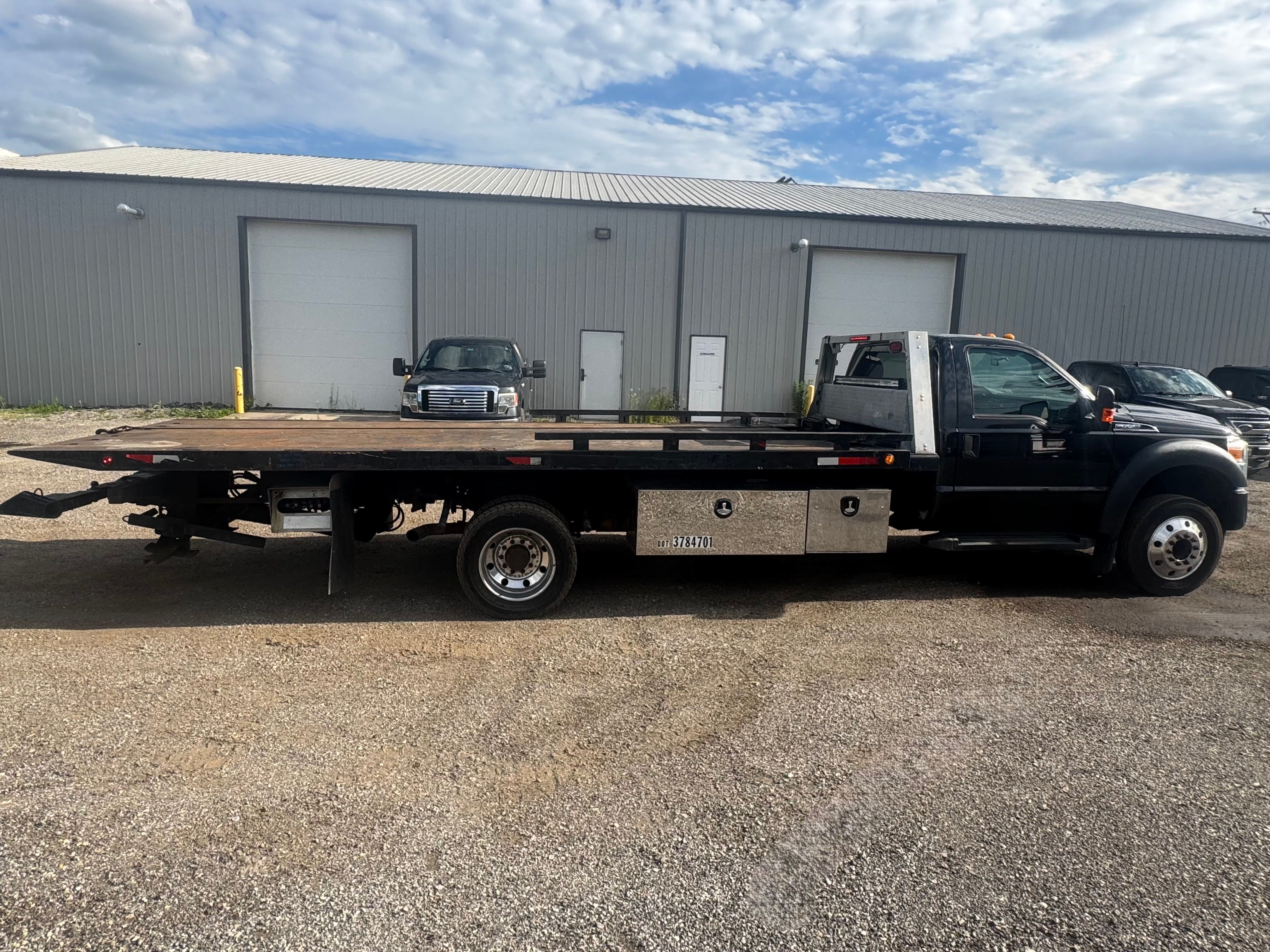 Used 2015 Ford F550 2WD Regular Cab Super Duty image 4