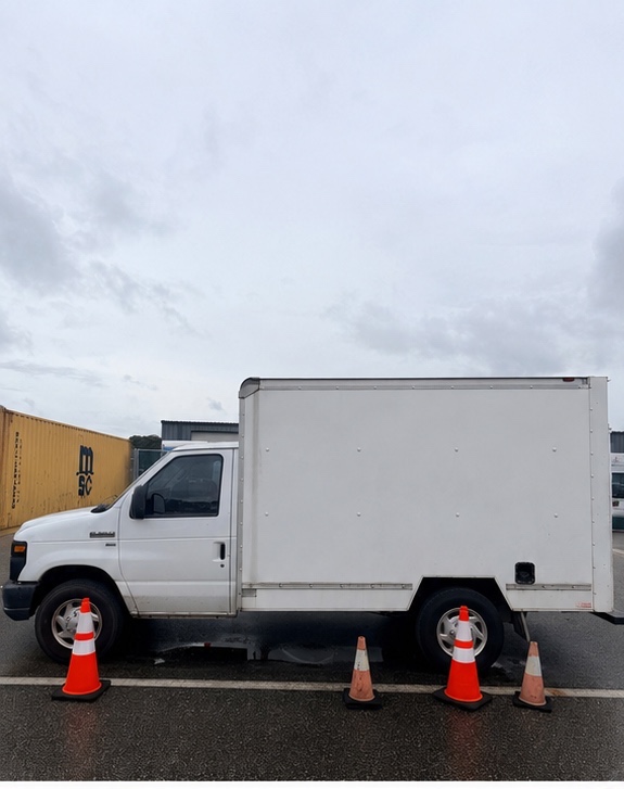 Used 2011 Ford E-350 and Econoline 350 Super Duty w/ Payload Pkg RWD image 1