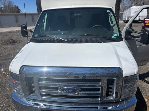 Used 2023 Ford E-450 and Econoline 450 Super Duty w/ Power Windows & Locks Group RWD image 2
