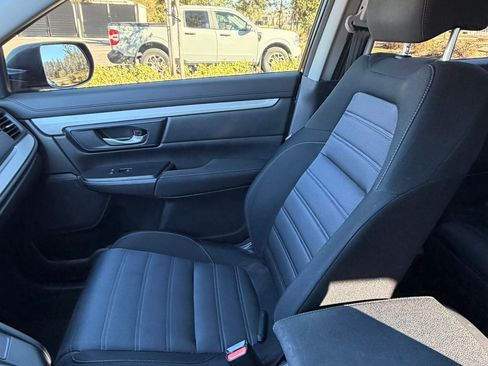 Used 2017 Honda CR-V LX image 9