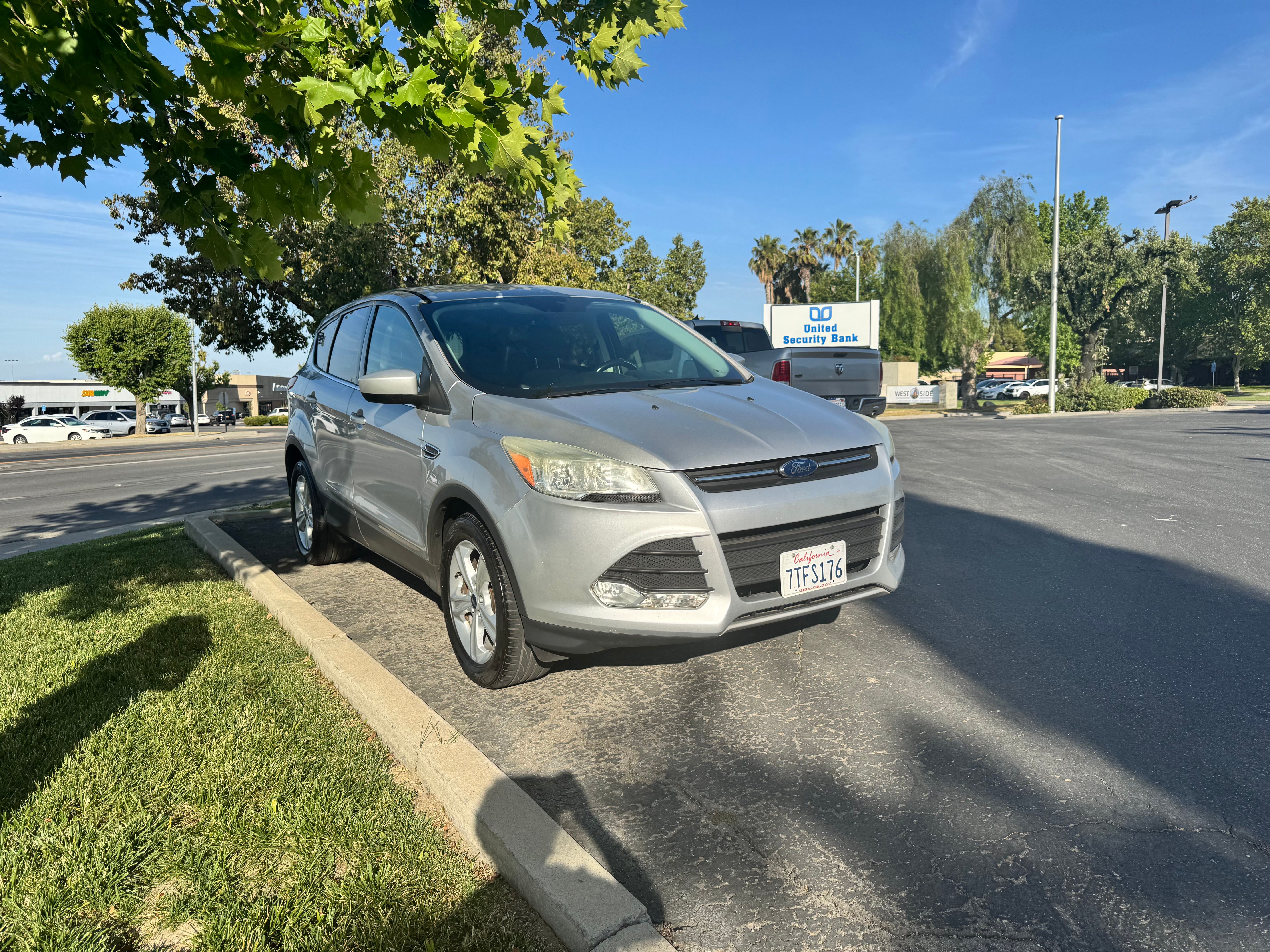 Used 2016 Ford Escape SE FWD image 2