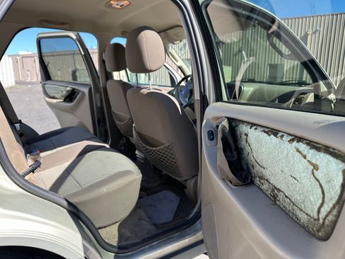 Used 2004 Ford Escape XLT image 19