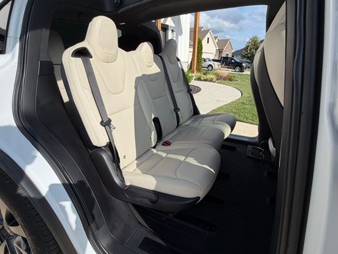 Used 2022 Tesla Model X AWD/4WD image 18