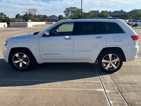 Used 2016 Jeep Grand Cherokee Overland image 2