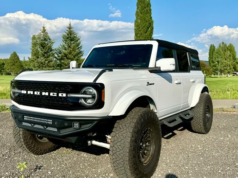 Used 2023 Ford Bronco Wildtrak image 5