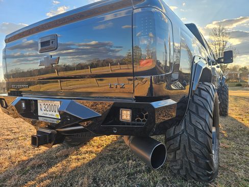 Used 2018 Chevrolet Silverado 2500 LTZ w/ Duramax Plus Package image 13