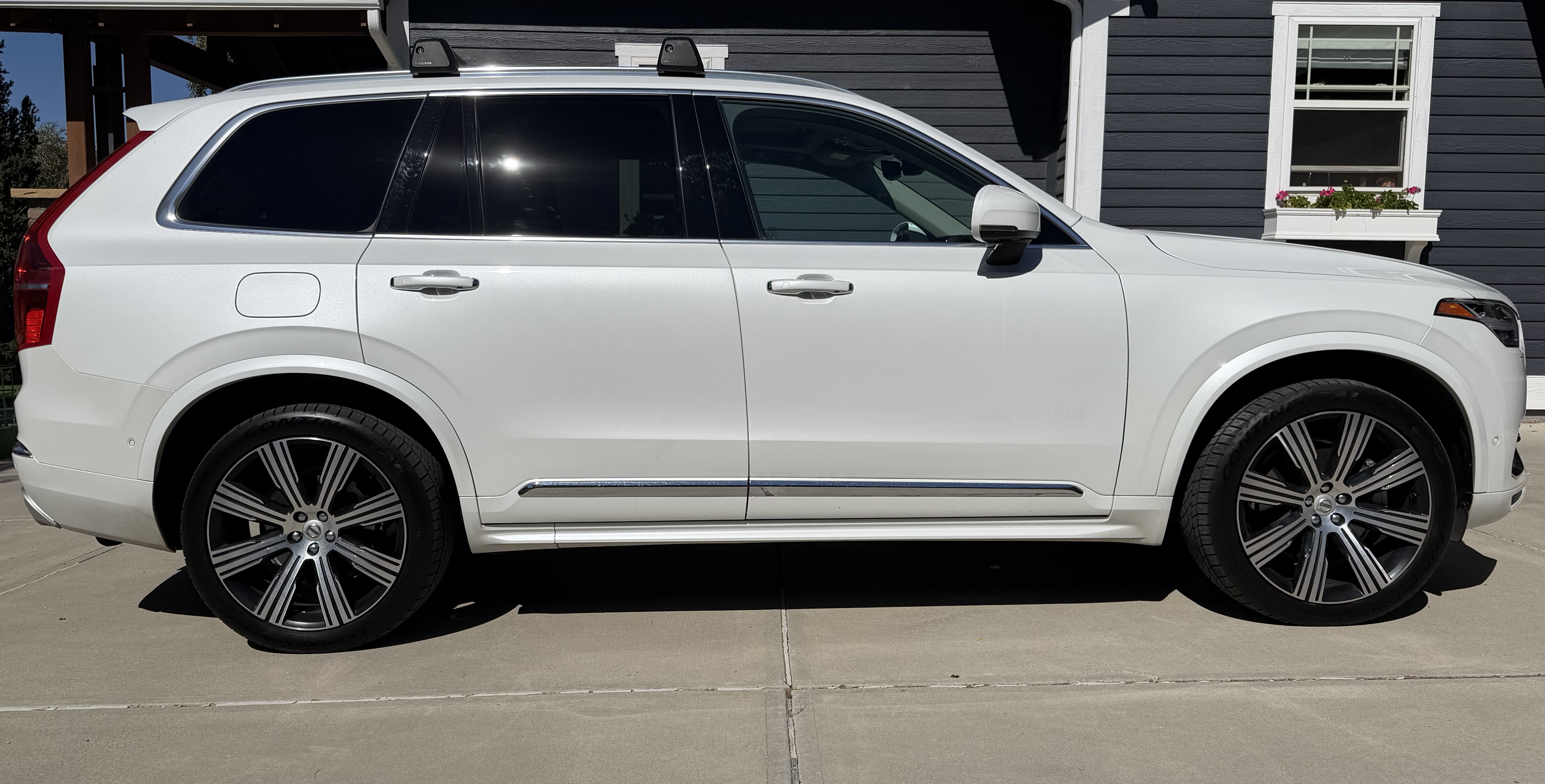 Used 2021 Volvo XC90 T6 Inscription w/ Advanced Package AWD/4WD image 2