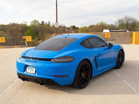 Used 2022 Porsche 718 Cayman GTS RWD image 6