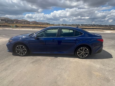 Used 2025 Toyota Camry XLE image 2