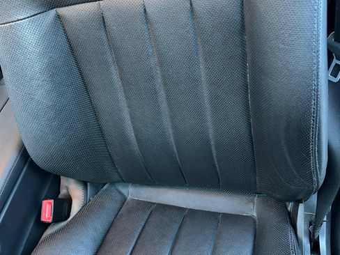 Used 2010 Mercedes-Benz E 550 4MATIC Sedan image 12