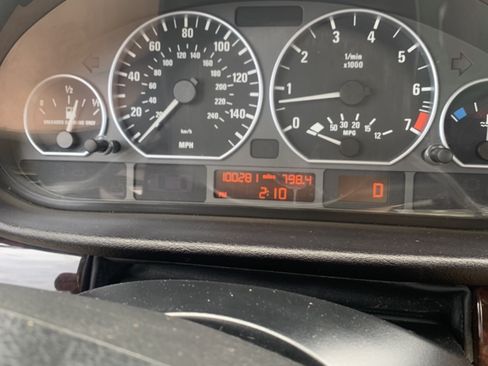 Used 2004 BMW 330i Sedan image 6