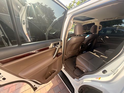 Used 2017 Lexus GX 460 Luxury AWD/4WD image 24