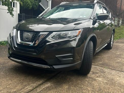 Used 2017 Nissan Rogue SV AWD/4WD image 1