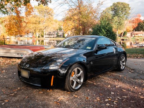 Used 2005 Nissan 350Z 35th Anniversary Edition w/ (N93) Cargo Convenience Pkg image 14