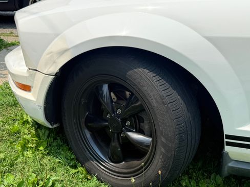 Used 2009 Ford Mustang Coupe RWD image 2