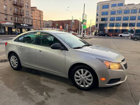 Used 2014 Chevrolet Cruze LS image 5