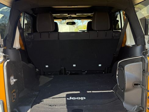 Used 2014 Jeep Wrangler Unlimited Sahara w/ Connectivity Group AWD/4WD image 9