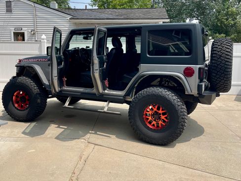 Used 2018 Jeep Wrangler Unlimited Rubicon AWD/4WD image 2