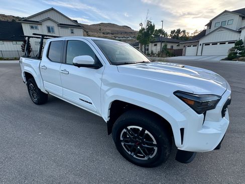 Used 2024 Toyota Tacoma TRD Sport w/ TRD Sport Premium Package AWD/4WD image 2