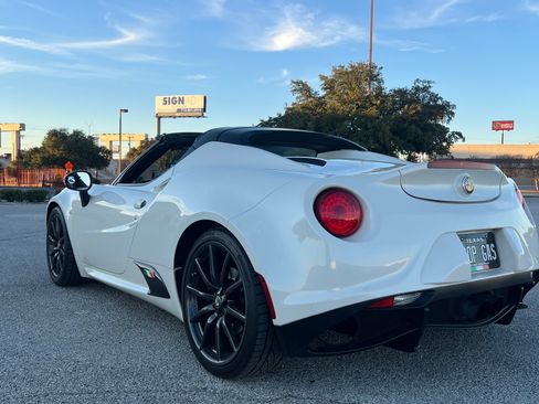Used 2016 Alfa Romeo 4C Spider image 8