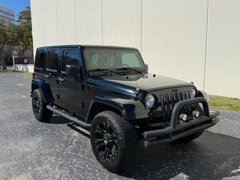 Used 2013 Jeep Wrangler Unlimited Sahara w/ Connectivity Group image 5