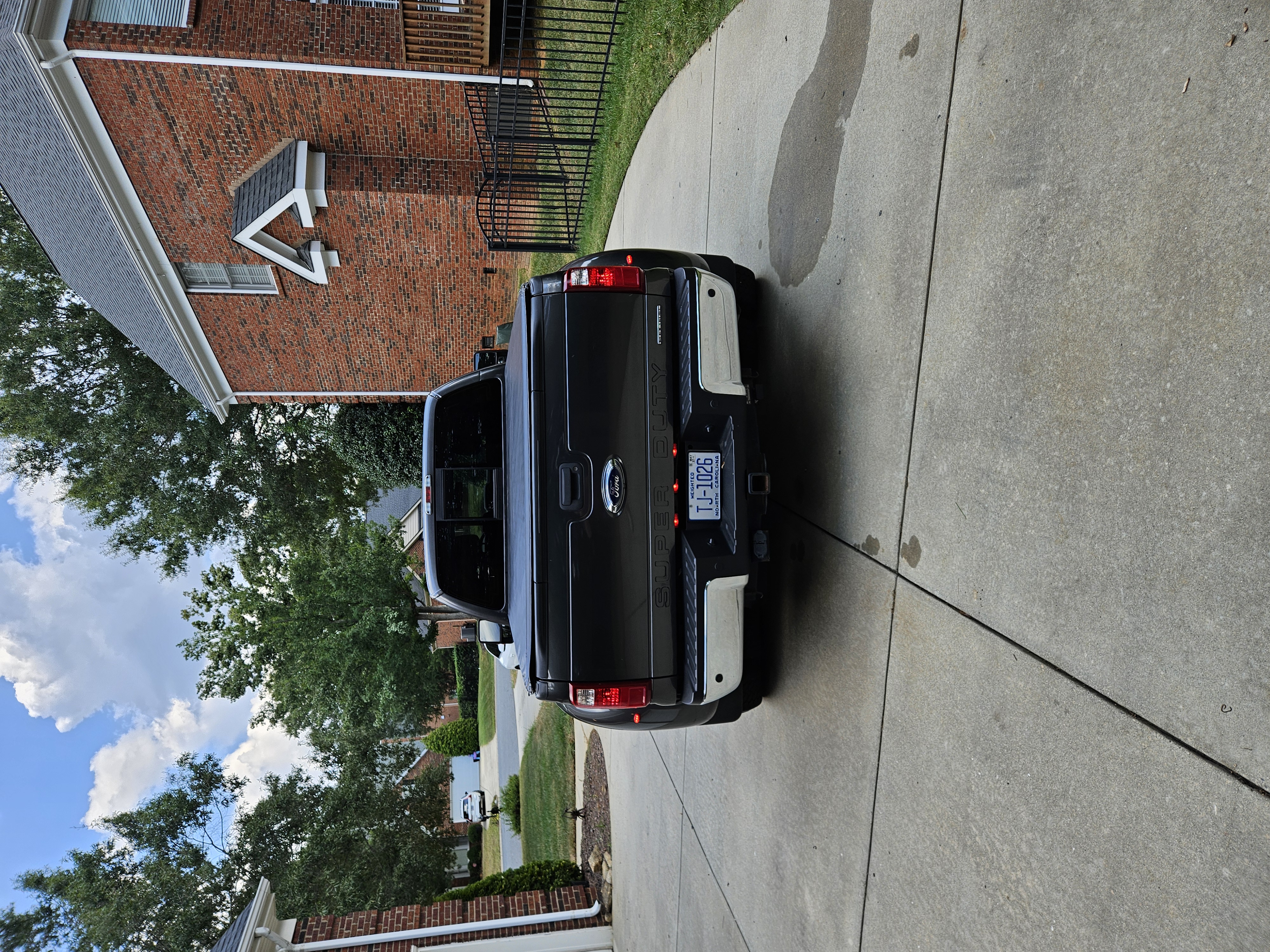 Used 2015 Ford F350 Lariat w/ Lariat Interior Package RWD image 5