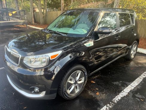Used 2017 Kia Soul EV + image 1