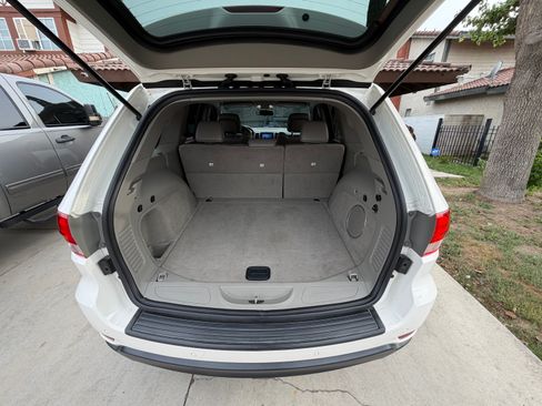 Used 2012 Jeep Grand Cherokee Laredo image 14