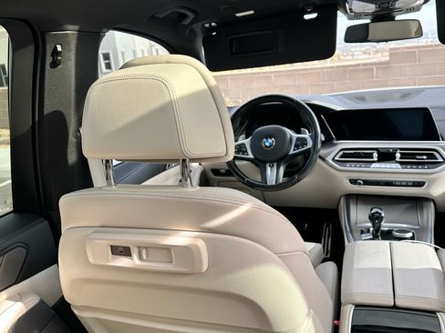 Used 2022 BMW X5 M50i image 8