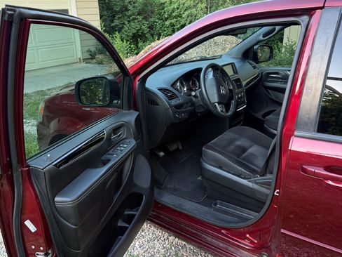 Used 2017 Dodge Grand Caravan SE FWD image 15