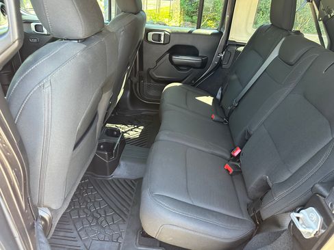 Used 2019 Jeep Wrangler Unlimited Sport S AWD/4WD image 11