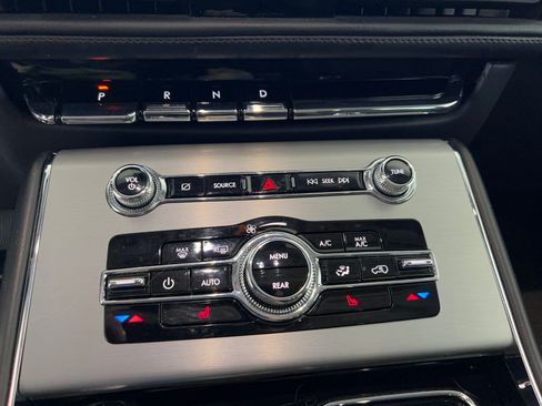Used 2023 Lincoln Aviator 2WD image 9