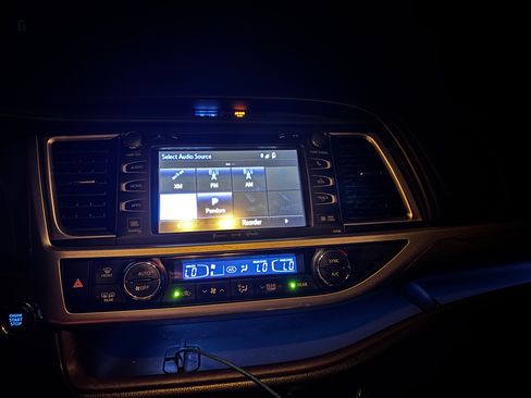 Used 2018 Toyota Highlander Limited AWD/4WD image 14