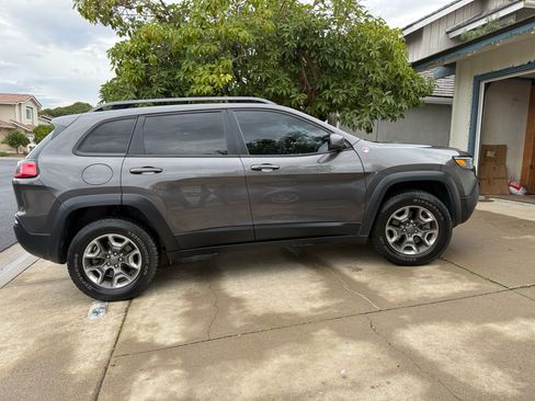 Used 2019 Jeep Cherokee Trailhawk w/ Comfort/Convenience Group image 9
