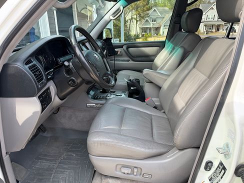 Used 2006 Toyota Land Cruiser image 26