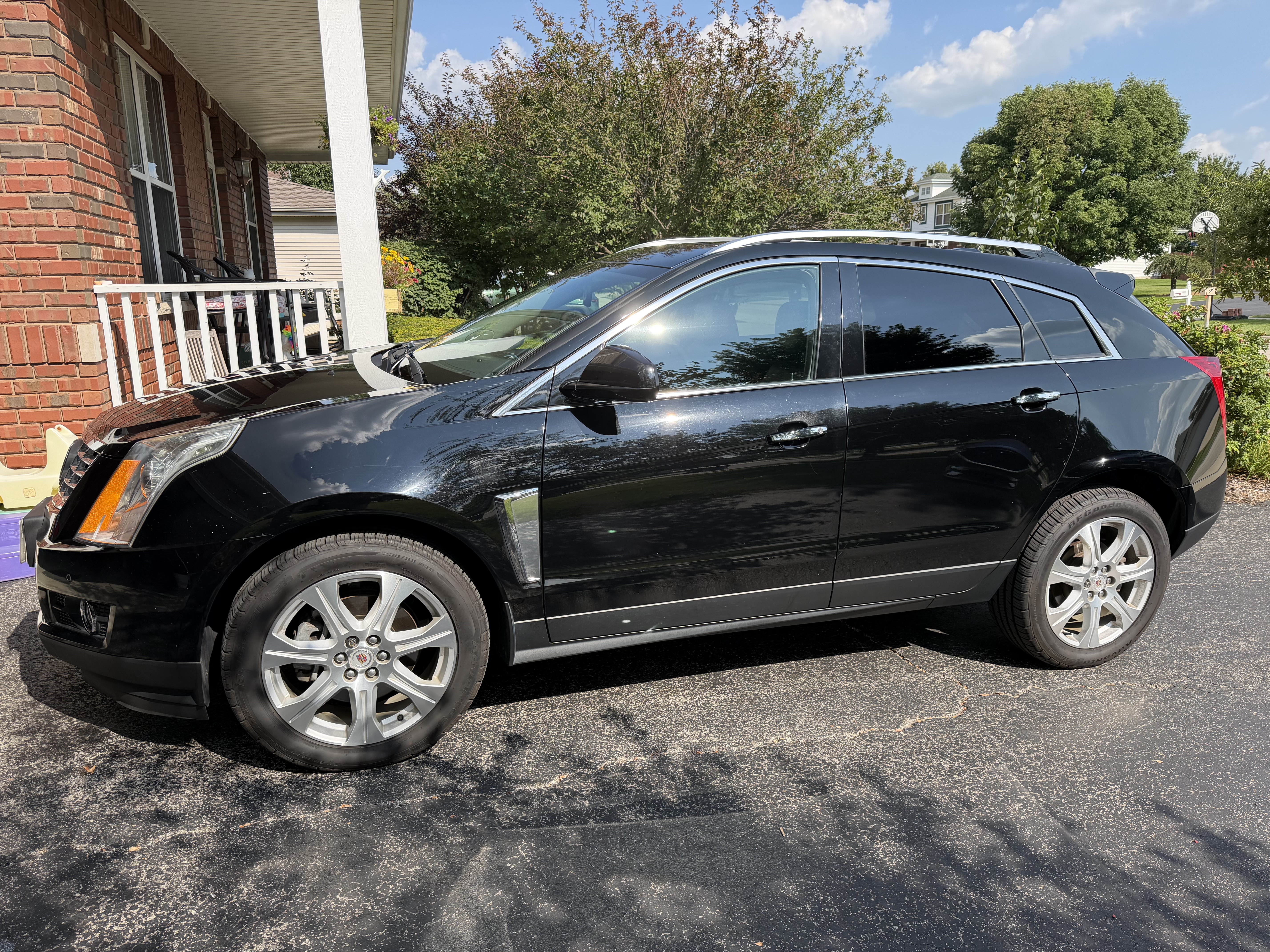 Used 2015 Cadillac SRX Performance w/ Driver Awareness Package AWD/4WD image 2