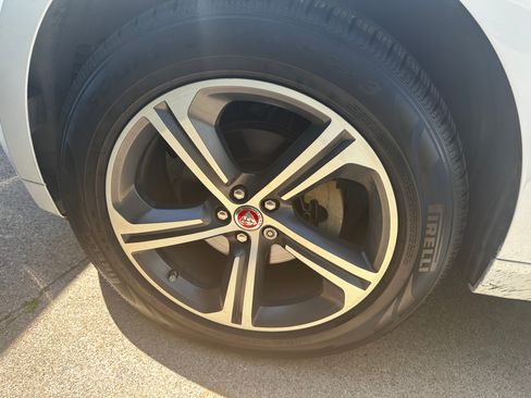 Used 2020 Jaguar F-PACE Checkered Flag image 9