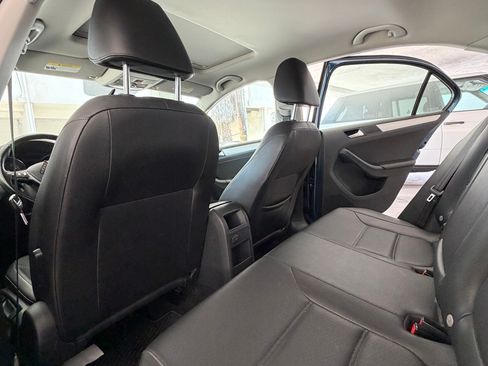 Used 2017 Volkswagen Jetta SE FWD image 16