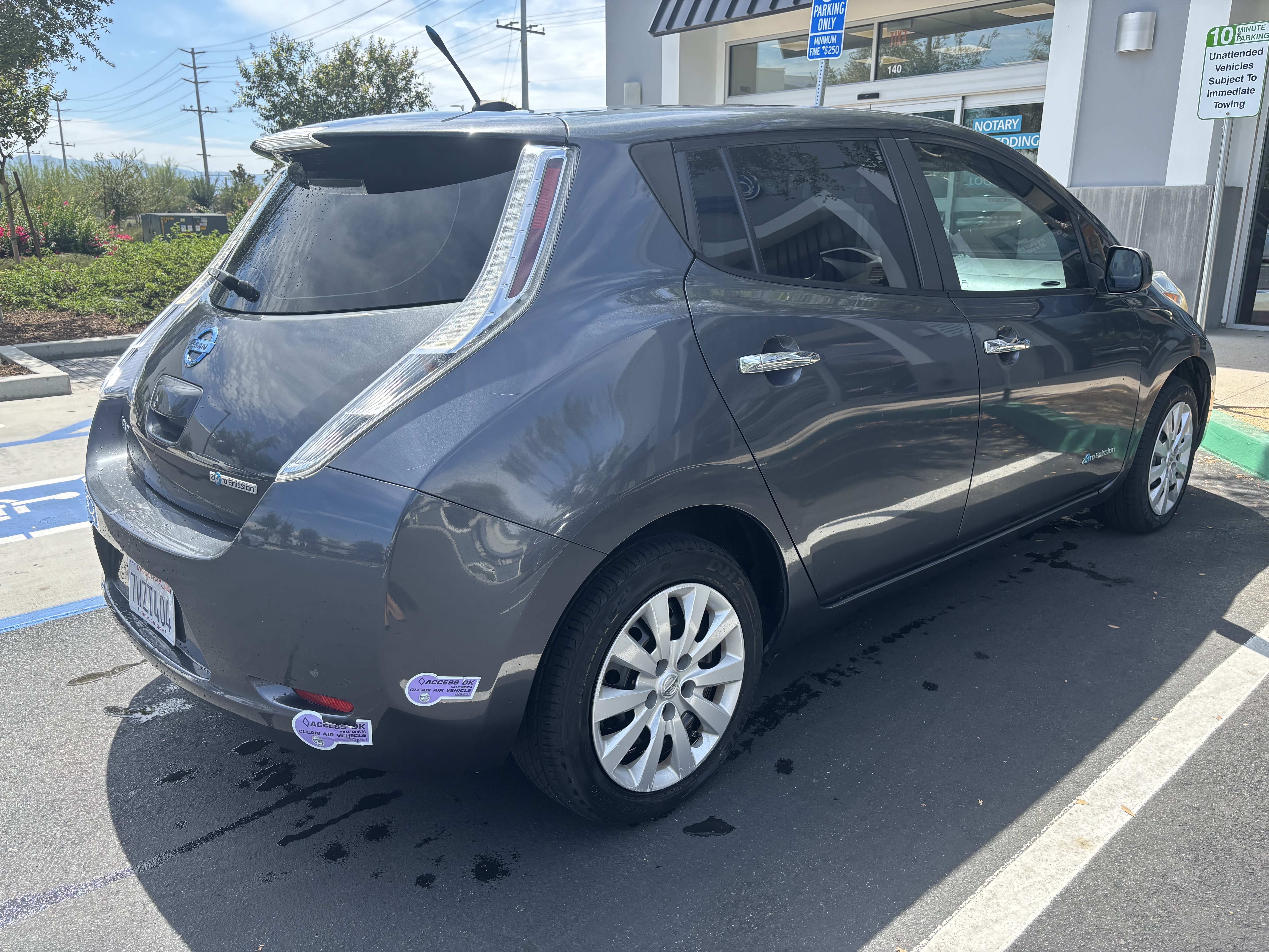 Used 2013 Nissan Leaf S FWD image 2