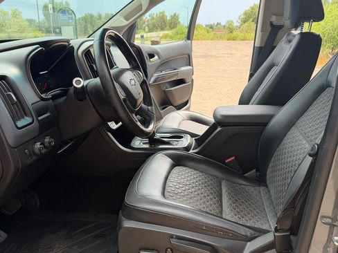 Used 2015 Chevrolet Colorado Z71 w/ LPO, Gearon Divider Package AWD/4WD image 16