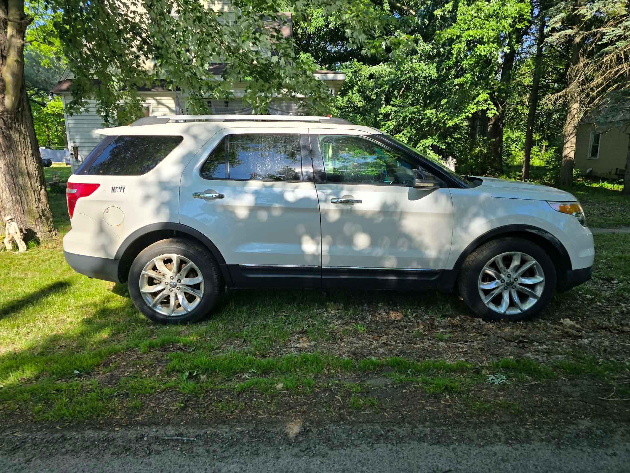 Used 2011 Ford Explorer XLT AWD/4WD image 4
