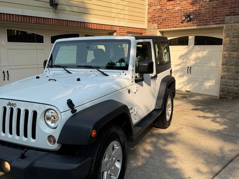 Used 2015 Jeep Wrangler Sport w/ Quick Order Package 24S AWD/4WD image 2