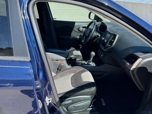 Used 2015 Jeep Cherokee Sport image 15