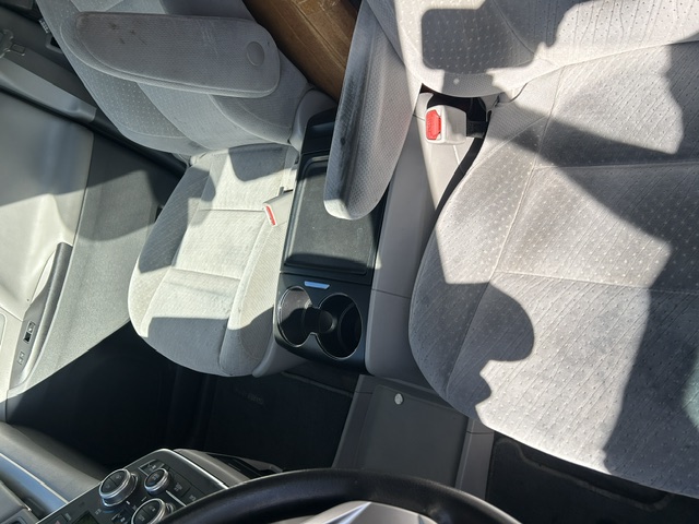 Used 2018 Toyota Sienna LE w/ Carpet Mat Package FWD image 2