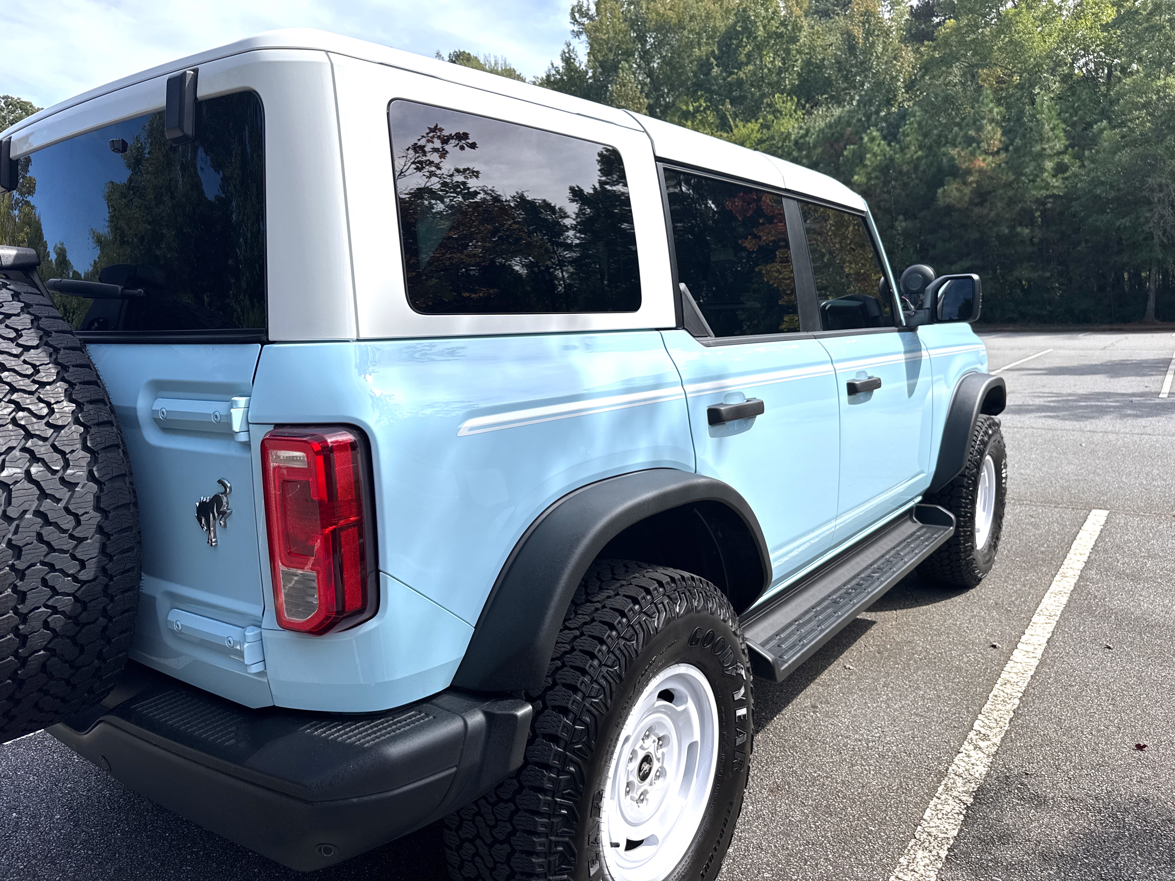 Used 2025 Ford Bronco Heritage Edition AWD/4WD image 1