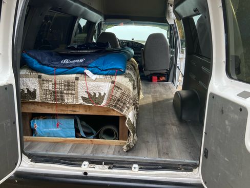 Used 2008 Ford E-350 and Econoline 350 Extended Super Duty image 4