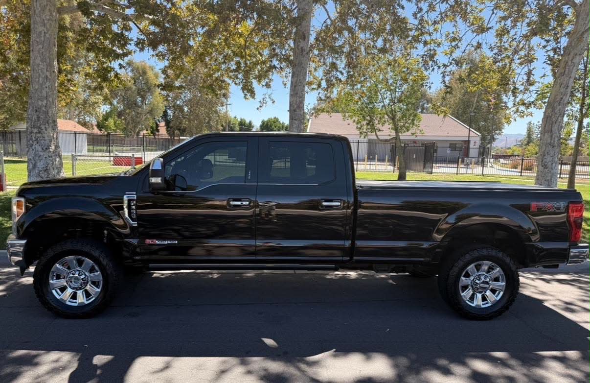 Used 2017 Ford F350 Platinum w/ Platinum Ultimate Package AWD/4WD image 11