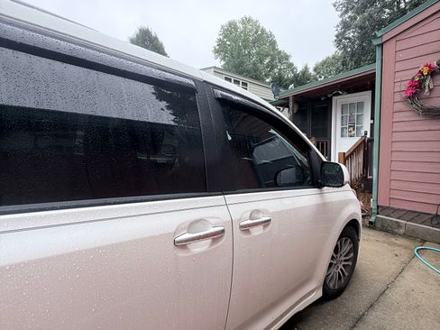 Used 2020 Toyota Sienna XLE Premium FWD image 5