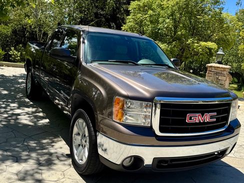 Used 2007 GMC Sierra 1500 SLT w/ SLE/SLT Trailering Package image 4
