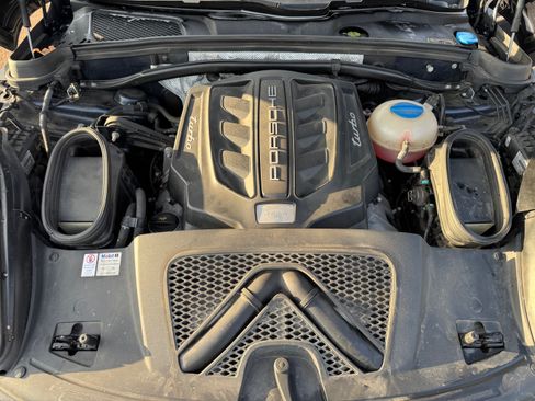 Used 2018 Porsche Macan Turbo image 9